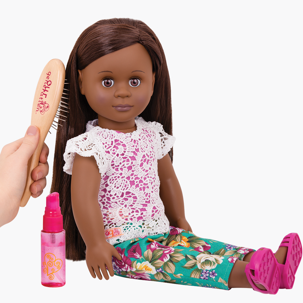 18-inch doll using hair brush and spray bottle playset